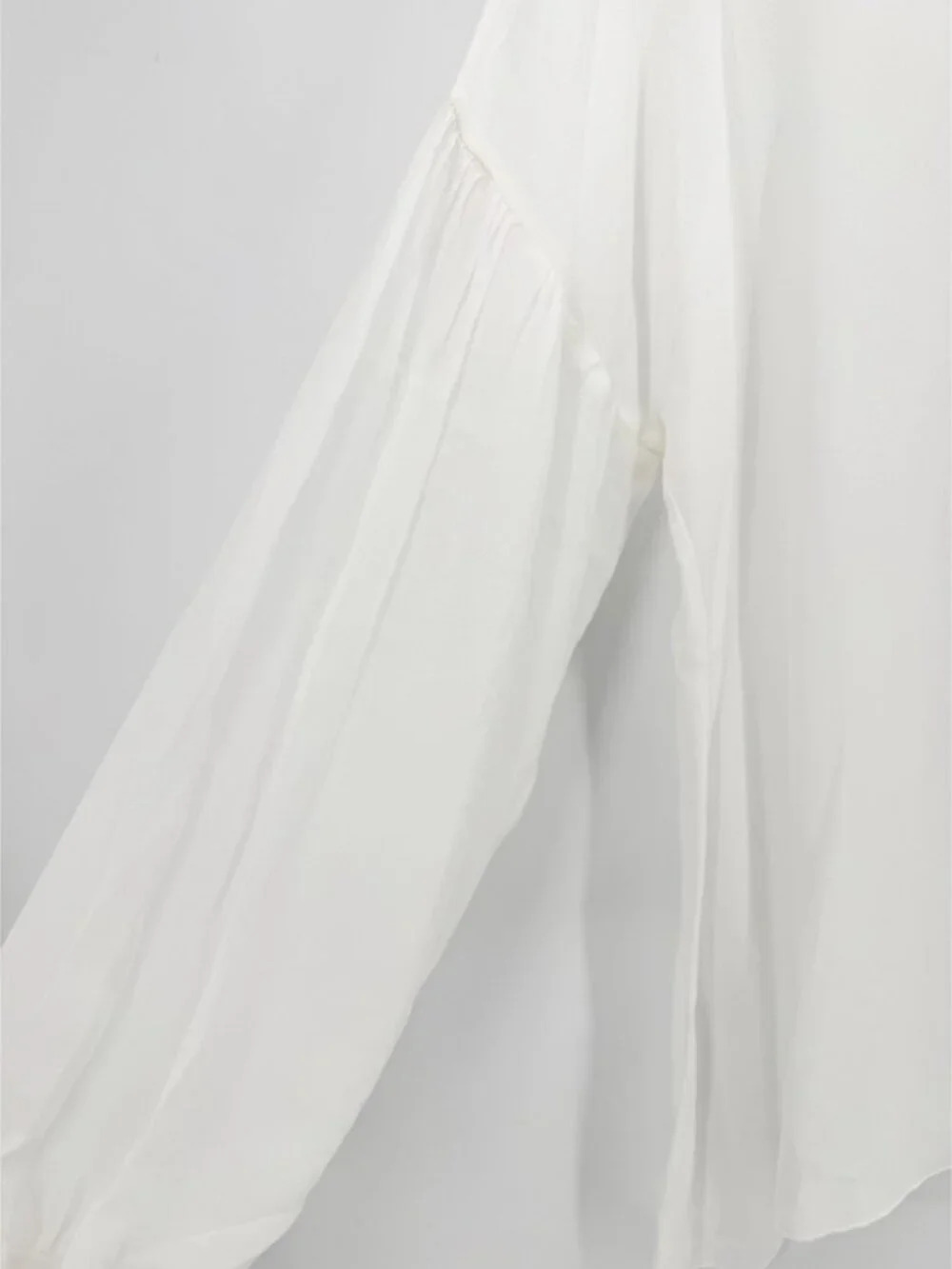 quelques choses SHEER BALLOON-SLEEVE BLOUSE - Picture 4 of 10